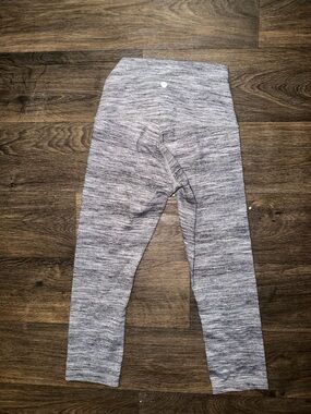 lululemon athletica HR athletic size 6 Heathered Gray Striped Crop 21” leggings